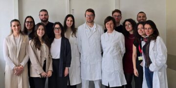 Michele Tinazzi e Marialuisa Gandolfi con il gruppo di ricerca