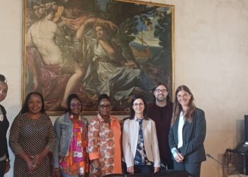 da sinistra: Joan Julia Abuom, Lucy Muthoni Njiru, Tecla Karimi Mukiira, Alice Sipiyan Lakati, Anna Emilia Maria De Salvo, Simone Lonardi, Michela Nosè