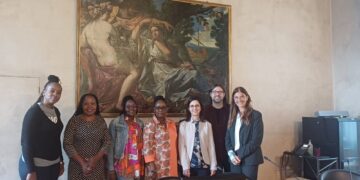 da sinistra: Joan Julia Abuom, Lucy Muthoni Njiru, Tecla Karimi Mukiira, Alice Sipiyan Lakati, Anna Emilia Maria De Salvo, Simone Lonardi, Michela Nosè