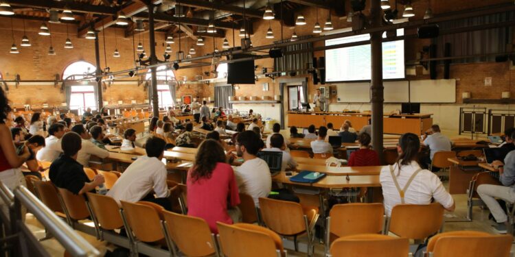 photo credits "Like-Agency"