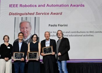 Paolo Fiorini insieme ai rappresentati dell'organizzazione