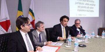Mauro Tescaro e Andrea Caprara con il giudice Marcelo Milagres e il procuratore di stato Érico Andrade (Photo credits: Juarez Rodrigues/ TJMG)