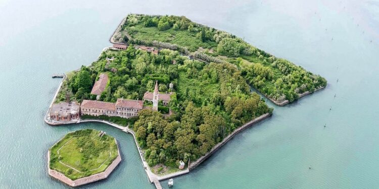 L'isola di PovegliaCredits: associazione Poveglia per tutti