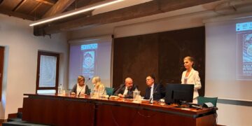 Da sx: Annamaria Molino, consigliera; Cristina Basso, coordinatrice per le malattie neurodegenerative; Callisto Bravi, direttore dell’Aoui; Diego Begalli, prorettore; Francesca Benedetta Pizzini.