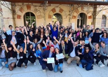 In foto mediatori, coach e studenti Mav al Polo Santa Marta Università Verona con i vincitori dell’edizione 2024