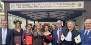 Da sx Claudio Cracco, Chiara Leardini, Mario Piccinini e Nicoletta Zerman con alcuni docenti e alcune delle laureate e dei laureati